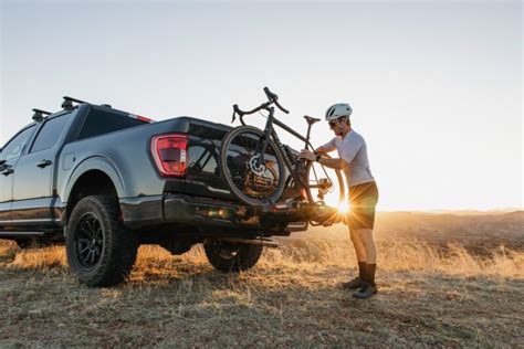 All-New Thule Epos Rack Has a 160lb Weight Limit and Will Fit Any Bike ...