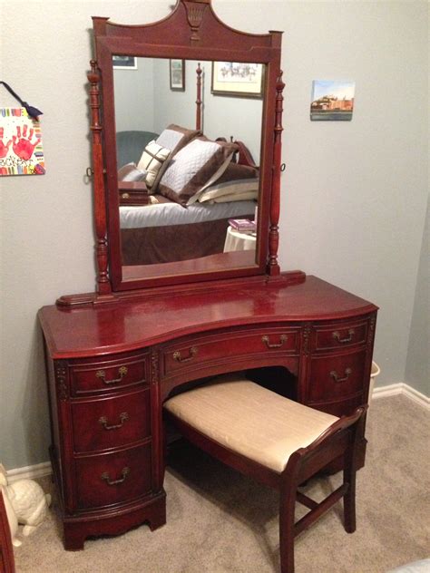 Vintage Mahogany Bedroom set | InstAppraisal