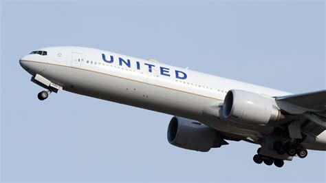 Chicago-Based United Airlines Adding 1,000 New Jobs – NBC Chicago