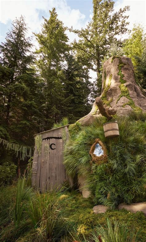 The Shrek’s Swamp Is a Rustic Mud-Covered Holiday Hut By Airbnb For The Shrek Fans – Designlab