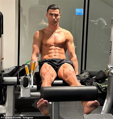 Cristiano Ronaldo shows off his ripped physique as he hits the gym for ...