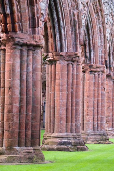 Sweetheart Abbey - History, Travel, and accommodation information