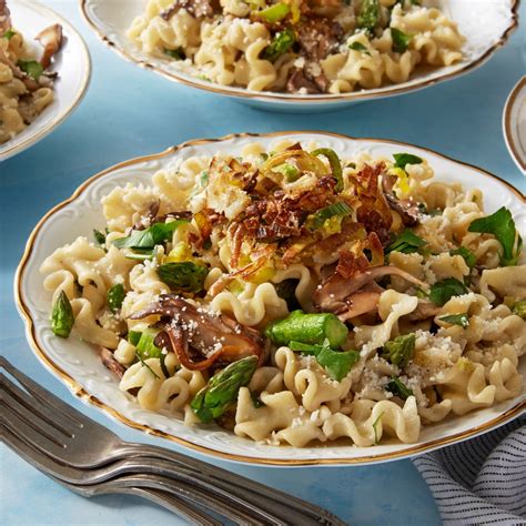 Recipe: Creamy Mafalda Pasta with Asparagus, Mushrooms, & Crispy Leek - Blue Apron