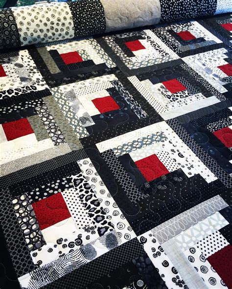 Kim Fernald on Instagram: "Having fun quilting this awesome modern log cabin pieced by Maureen ️ ...