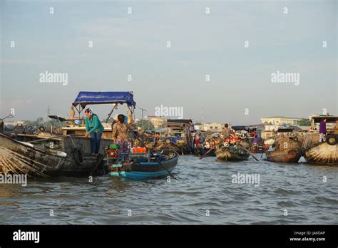 Floating market Mekong Delta, Vietnam Stock Photo - Alamy