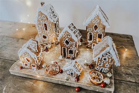 How to Make a Homemade Gingerbread Village (Free Printable) | B Vintage Style