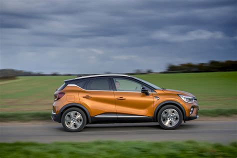 2021 Renault Captur E-TECH Plug-in Hybrid Image. Photo 6 of 11