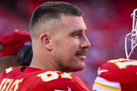 NFL star Travis Kelce stars in new Pfizer ad for COVID vaccine ...