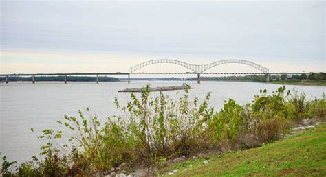 Memphis mississippi river stock image. Image of hand - 63033207