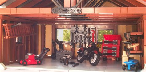 A Place To Keep All Your Tools: A Lego Garage. - EverydayBricks