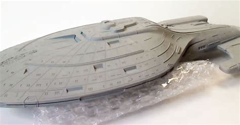 New USS Voyager model kit from Round 2 Models, plus pre-built USS Enterprise and USS Discovery ...