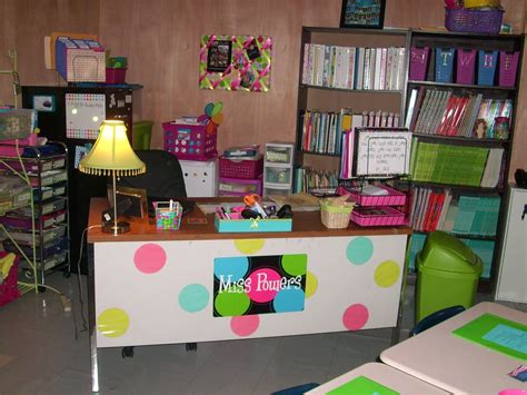 DSCI1741.JPG (JPEG Image, 1600x1200 pixels) - Scaled (49%) | Teacher desk decorations, Classroom ...