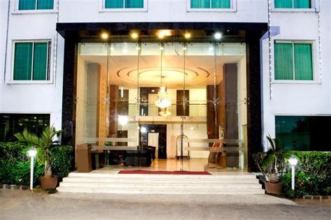 Hotel Rainbow International Shamshabad (Pet-friendly) in Hyderabad - Room Deals, Photos & Reviews