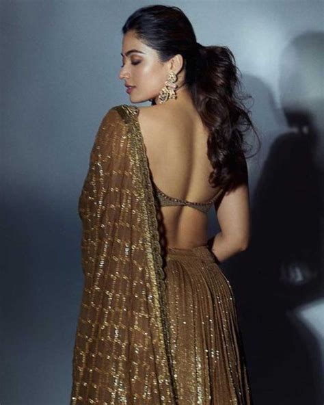 25+ Backless Blouse Designs to Take Your Breath Away – Kanchipuram Silk Sarees