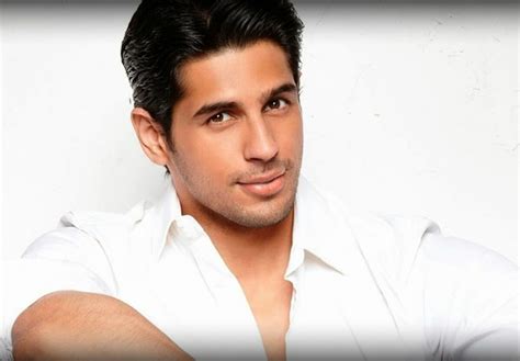 Siddharth Malhotra With His Real Life Girlfriend