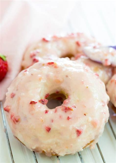 Strawberries and Cream Donuts | Receta | Comida, Donas receta ...