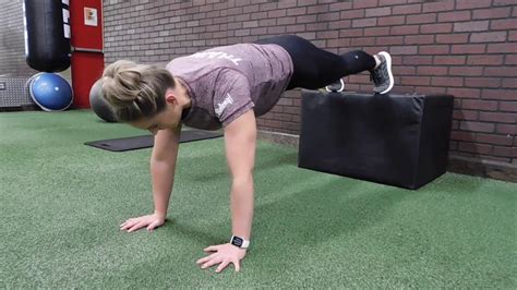 Plank Variations : Elevated Shoulder Taps - YouTube