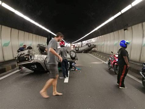 [PHOTOS] When An Accident In An Ipoh Tunnel Brought Out The Best In ...