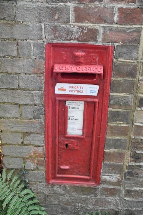 Victorian postbox, Stunts Green © N Chadwick cc-by-sa/2.0 :: Geograph ...