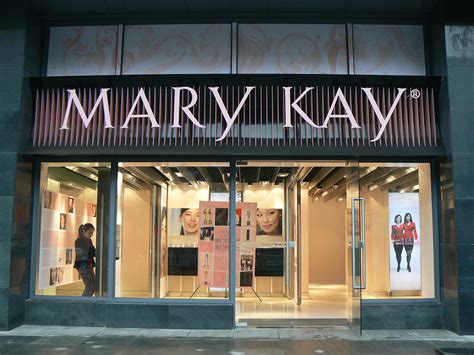 Mary Kay Cosmetics - Retail Beauty Centre, China on Behance