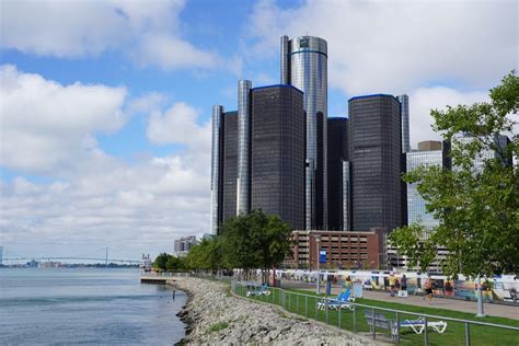 Living in Detroit, Michigan: Tips for Moving and Visiting 2024