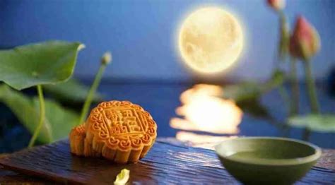 What Is The Mid Autumn Festival In China? (Moon Festival) | Son Of China