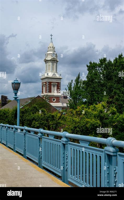 A view from the walkway on the Benjamin Franklin Bridge Stock Photo - Alamy