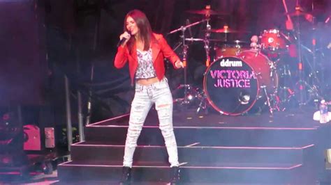 Victoria Justice - Take a Hint Live at Del Mar, CA - YouTube