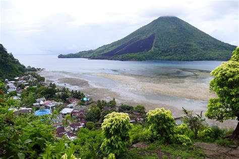 Walk Report - 8105 miles to climb a Volcano - Gunung Api, Banda Islands ...