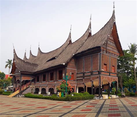 Dufan Amusement Park Reopens & Visitors Can Still Have Fun On Rides ...