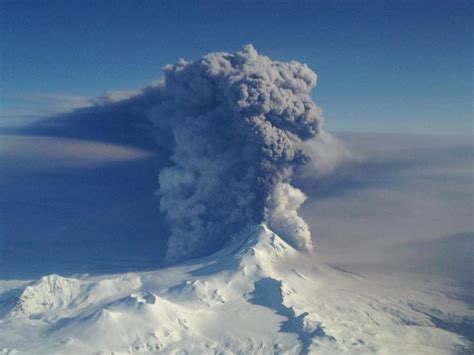 Alaska volcano alert: Pavlof shows signs of activity after spectacular March eruption | IBTimes UK