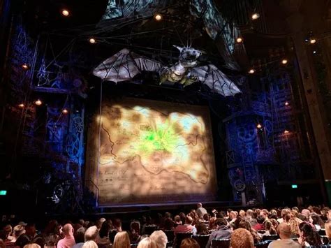 Wicked London theatre review: What you can really expect from stall ...