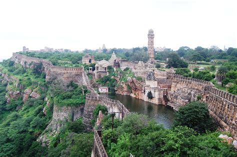 File:Chittorgarh fort.JPG - Wikimedia Commons