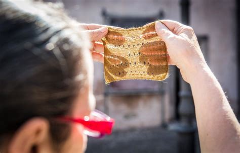 Chiara Vigo: The last woman who makes sea silk - BBC News