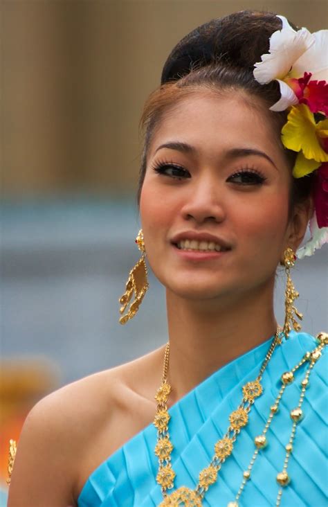 Thai Beauty | Two beautiful Thai women were on Trafalgar Squ… | Flickr