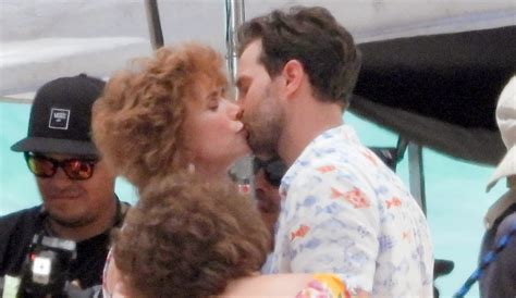 Kristen Wiig & Jamie Dornan Kiss on the Beach for ‘Barb & Star’ Movie! | Annie Mumolo, Barb and ...