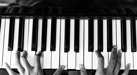 8 Best Ways to Learn Piano for Beginners | Piano Movers of Texas