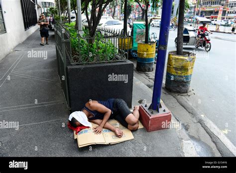 Philippines homeless hi-res stock photography and images - Alamy