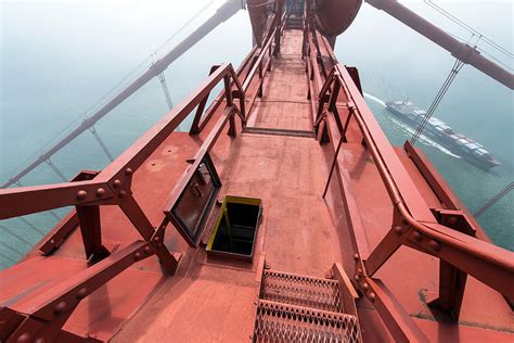 Photographer Climbs On Top Of The Golden Gate Bridge To Take Awesome Photos | DeMilked