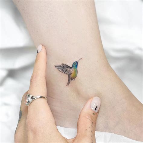 30 Lovely Hummingbird Tattoo Designs for Exquisite Body Art - Hairstyle