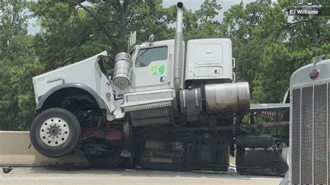 Overturned 18-wheeler shuts down eastbound Interstate 10 in Vidor ...