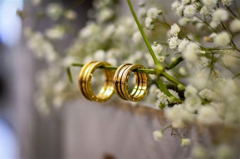 Download Gold Jewellery Wedding Rings Wallpaper | Wallpapers.com