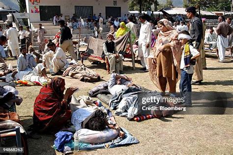 2005 Kashmir Earthquake Photos and Premium High Res Pictures - Getty Images