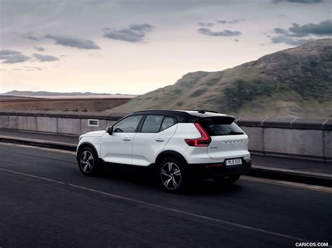 2020 Volvo XC40 T5 Twin Engine Plug-In Hybrid (Color: Crystal White ...