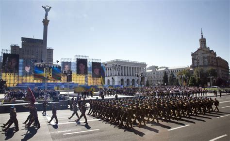 Marking Independence Day, Ukraine's president vows to defeat rebels ...