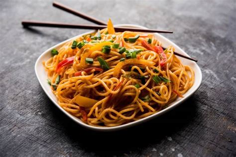 Chow mein: come preparare i noodles cinesi saltati in padella