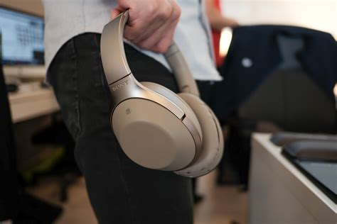 Geek Review: Sony MDR-1000X Noise-Cancelling Bluetooth Headphones ...