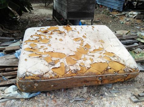 Tips on How to Get Rid Of Your Old Mattress - The Sleep Judge