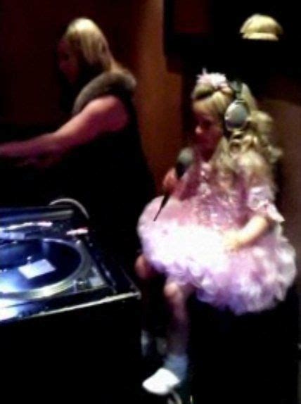 Isabella Barrett, 'Toddlers & Tiaras' Star, Sings 'Sexy And I Know It' At Club (VIDEO ...