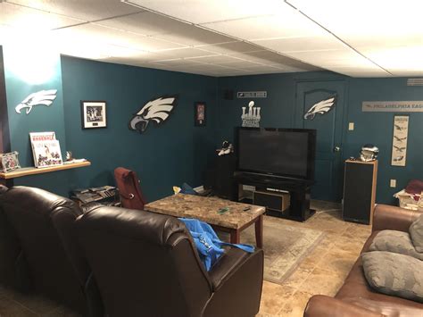 The Nest (aka my dad’s man cave) : eagles